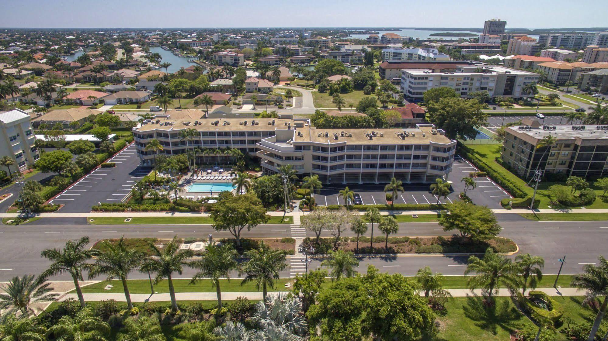 Marco Beach Vacation Suites Caxambas Eksteriør billede
